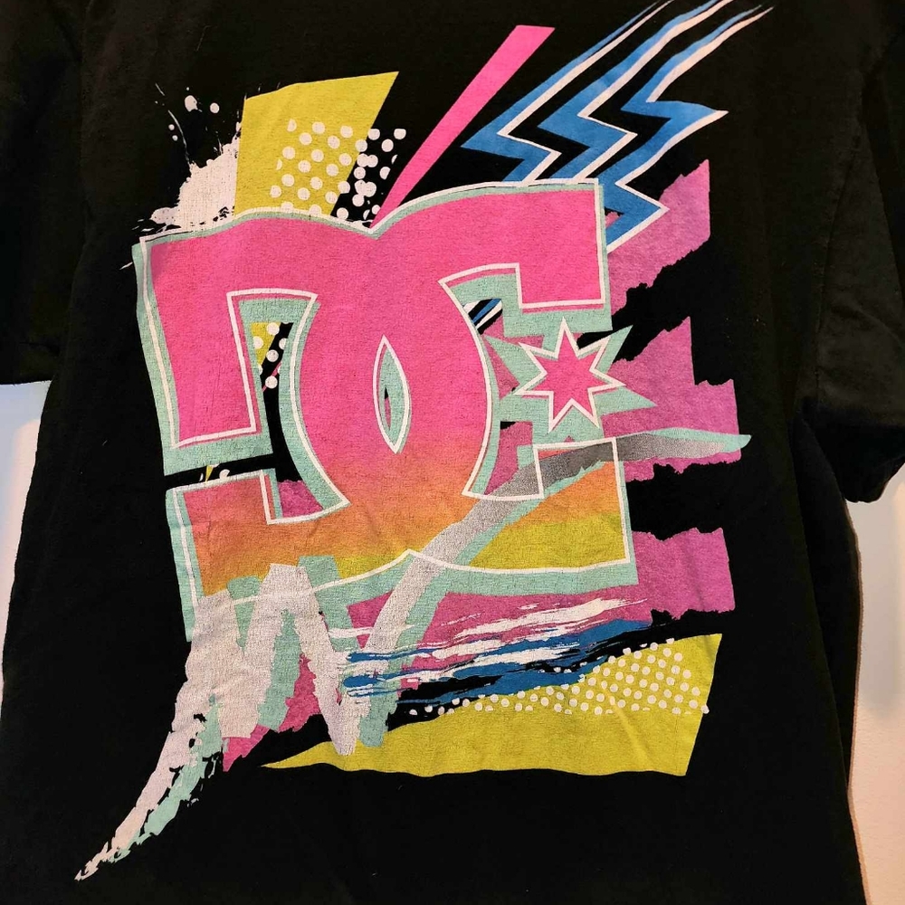Retro Miami Vice Style Design DC Shoes Tee Shirt Mens Size Medium